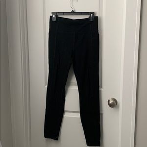 Athletic black pocket leggings
